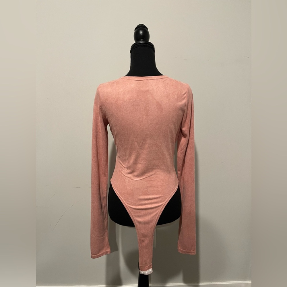 KE exclusive Long Sleeve Crew Neck Design Bodysuit - Picture 2 of 8
